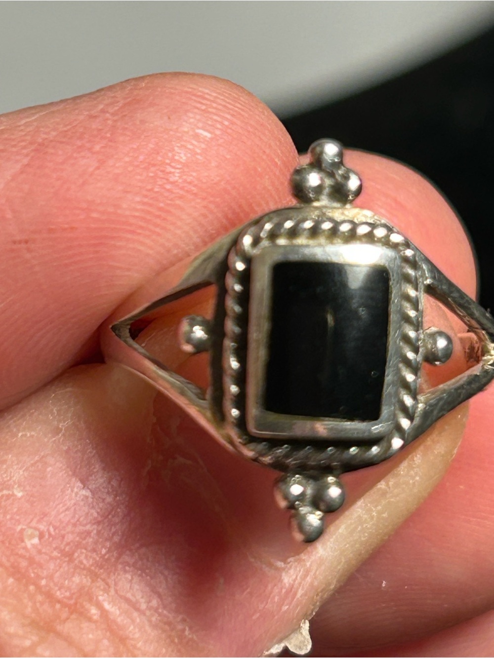 Sterling Silver Black Onyx Decorative Rope Bezel Ring